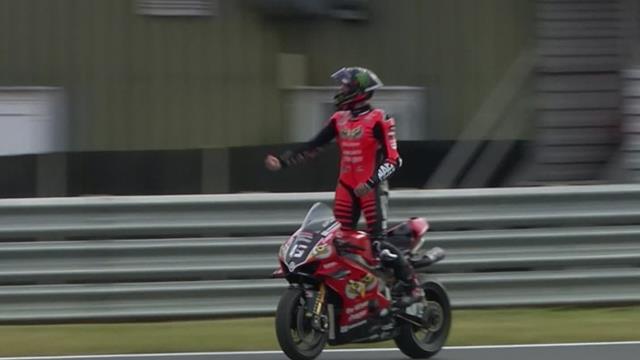 Watch Redding cruise to race two victory in Snetterton Watch Redding cruise to race two victory in Snetterton