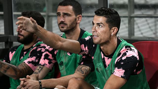 Ronaldo in panchina, la Corea protesta. Sarri: "Venite in Italia, vi pago io il biglietto..."