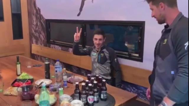 Bierchen für Buchmann: Sagan als "Wasserträger" Bierchen für Buchmann: Sagan als "Wasserträger"