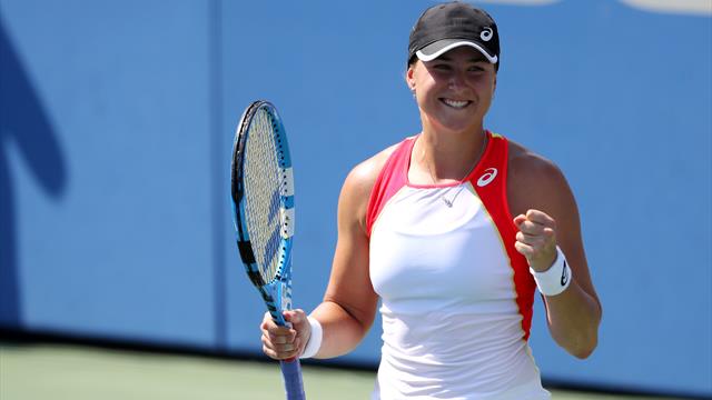 Peterson renverse Jabeur et rejoint Watson en finale