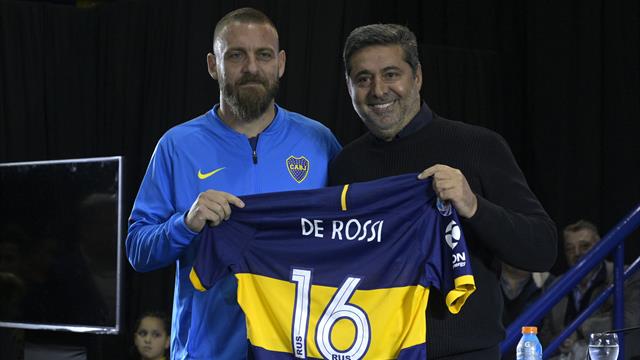 Maradona su De Rossi: "Mi ha riempito l'anima. Facciamo il segno della croce al suo passaggio"