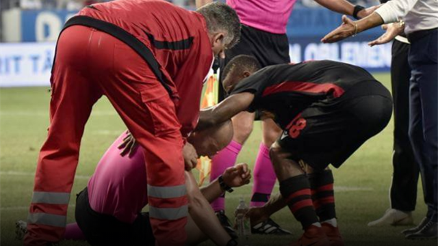 Paura a Craiova: bomba carta all'arbitro e partita sospesa, possibile il 3-0 a tavolino