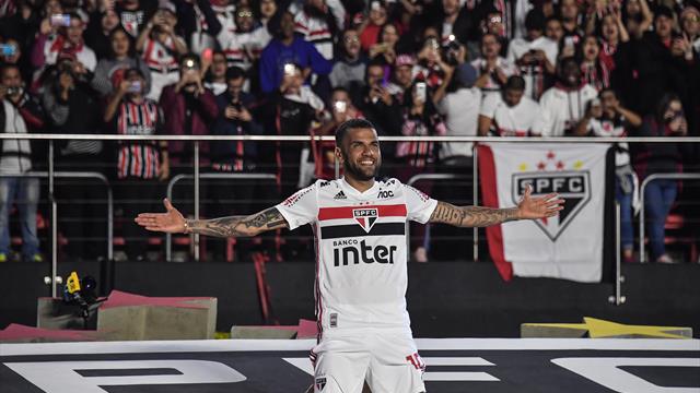 Premier match... et premier but pour Dani Alves avec Sao Paulo