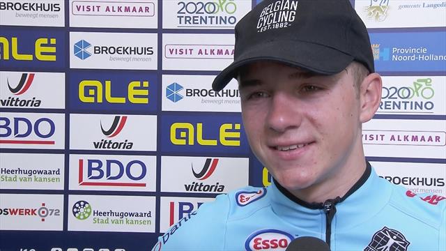 Evenepoel draagt zijn overwinning op aan Bjorg Lambrecht en Stef Loos Evenepoel draagt zijn overwinning op aan Bjorg Lambrecht en Stef Loos