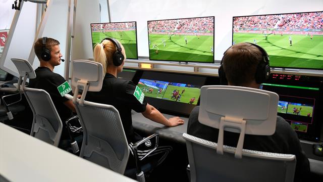 Судья не смог воспользоваться VAR: работник стадиона отключил систему, чтобы зарядить телефон