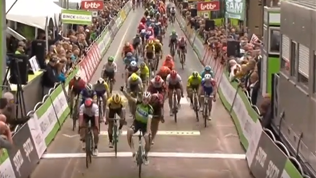 Bis di Sam Bennett: l'irlandese vince in scioltezza anche la 2^ tappa Bis di Sam Bennett: l'irlandese vince in scioltezza anche la 2^ tappa