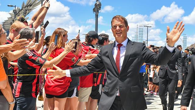 La provocazione di Frank de Boer: "Stesso ingaggio a uomini e donne nel calcio? Ridicolo"