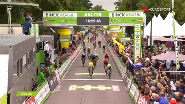 BinckBank Tour | Historische derde zege op rij Bennett na fotofinish BinckBank Tour | Historische derde zege op rij Bennett na fotofinish