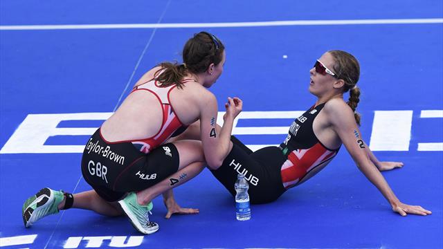 Aufreger beim Triathlon: Hand in Hand über die Ziellinie - Disqualifikation!