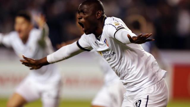 Liga defiende su histórico invicto como local ante Barcelona
