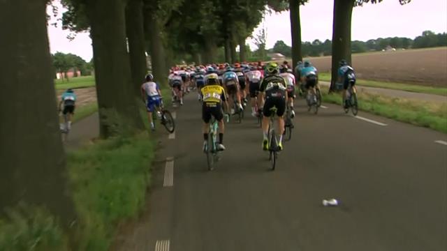 BinckBank Tour: El australiano Miles Scotson se libró de milagro de estamparse contra un árbol BinckBank Tour: El australiano Miles Scotson se libró de milagro de estamparse contra un árbol