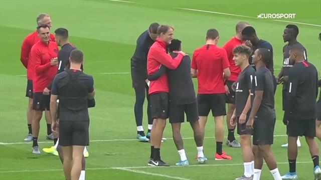 Herzliche Umarmung: Tuchel begrüßt Neymar zurück im PSG-Training Herzliche Umarmung: Tuchel begrüßt Neymar zurück im PSG-Training