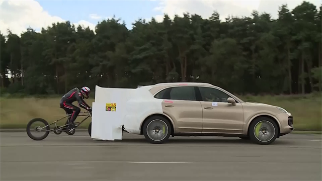 Briton Neil Campbell breaks cycling speed record at 174.3mph Briton Neil Campbell breaks cycling speed record at 174.3mph