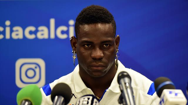 Balotelli : "Vous les journalistes, vous semblez plus effrayés que moi" Balotelli : "Vous les journalistes, vous semblez plus effrayés que moi"