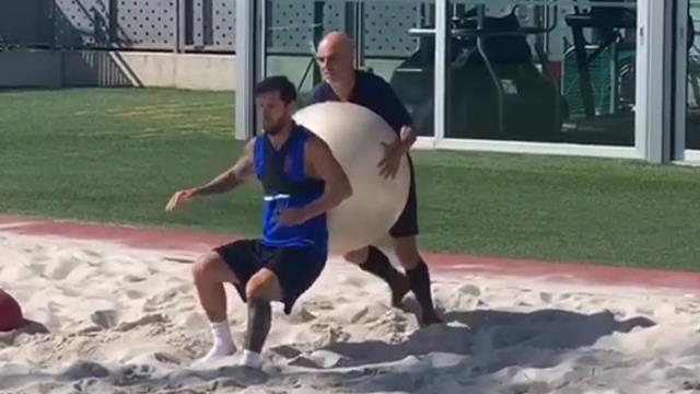 El específico entrenamiento de Messi para llegar recuperado al partido frente al Betis El específico entrenamiento de Messi para llegar recuperado al partido frente al Betis