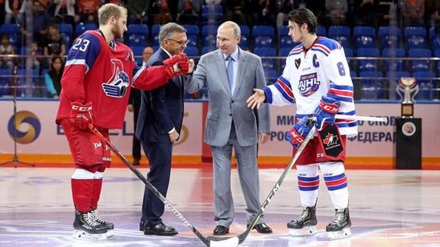 Путин символическим вбрасыванием открыл молодежный Кубок мира