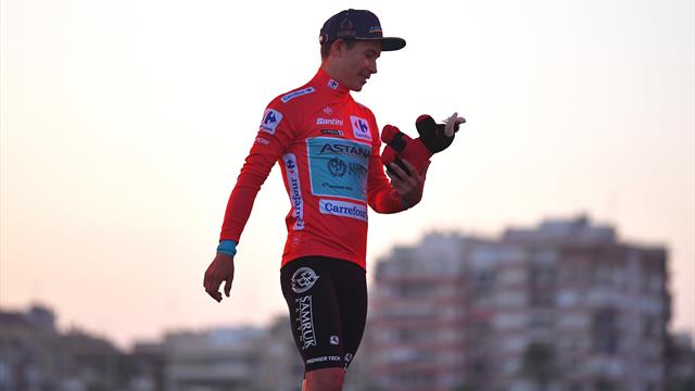 Che sorpresa alla Vuelta! Cadono Roglic e Aru: vince l'Astana, a Miguel Angel Lopez la roja