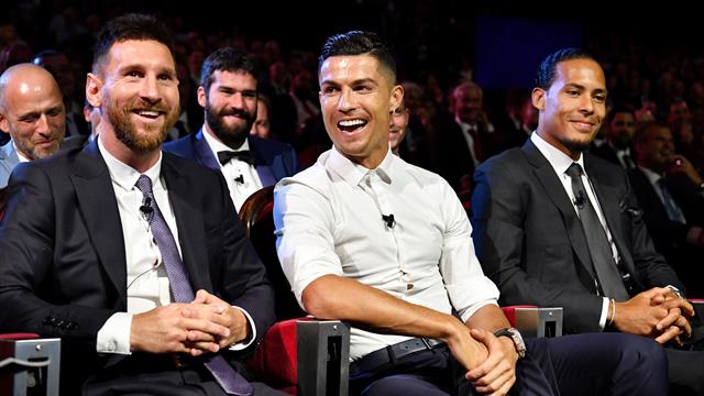 L'échange génial entre Messi et Ronaldo : "C'est vrai qu'on n'a jamais dîné ensemble..." L'échange génial entre Messi et Ronaldo : "C'est vrai qu'on n'a jamais dîné ensemble..."