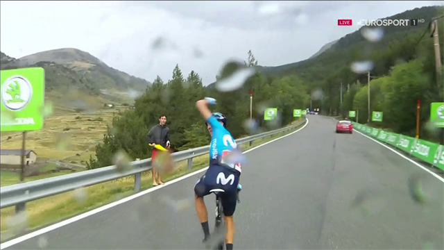 Vuelta a España 2019: Tremendo enfado de Marc Soler al obligarle el Movistar a esperar a Quintana Vuelta a España 2019: Tremendo enfado de Marc Soler al obligarle el Movistar a esperar a Quintana