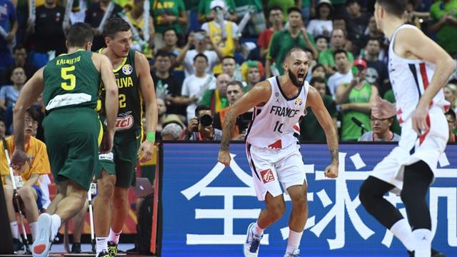 Les Bleus montrent les muscles et verront les quarts