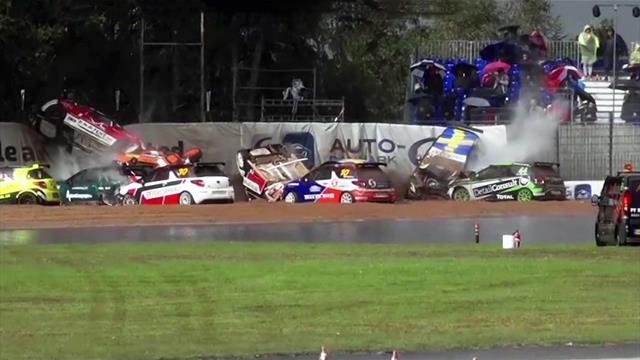 Unglaublicher Massencrash: Elf Autos in einer Kurve raus! Unglaublicher Massencrash: Elf Autos in einer Kurve raus!