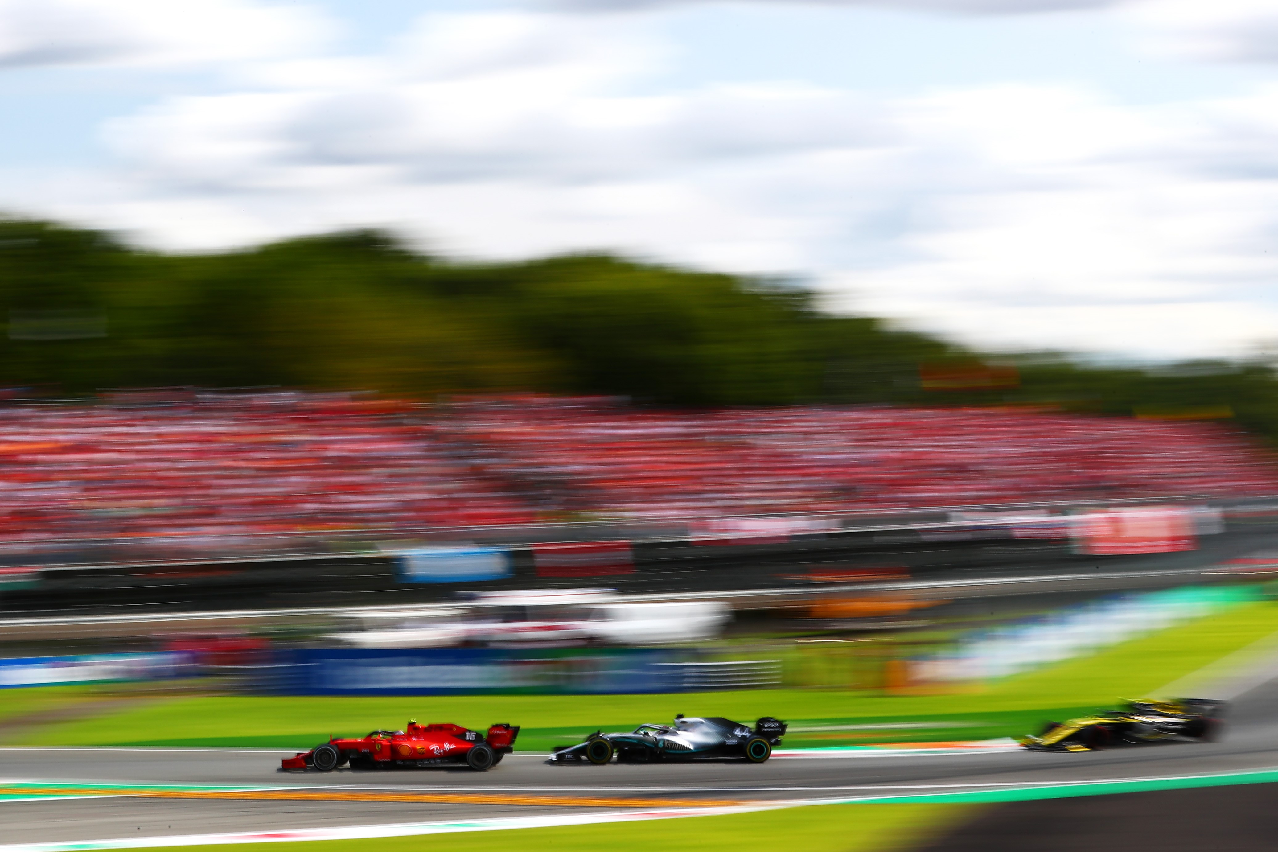 Charles Leclerc (Ferrari) et Lewis Hamilton (Mercedes) au Grand Prix d'Italie 2019