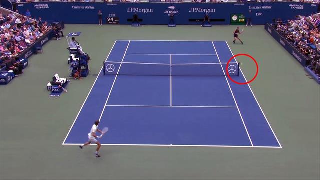 Irrer Beginn: Nadal spielt beim zweiten Ballwechsel im Finale ums Netz rum Irrer Beginn: Nadal spielt beim zweiten Ballwechsel im Finale ums Netz rum