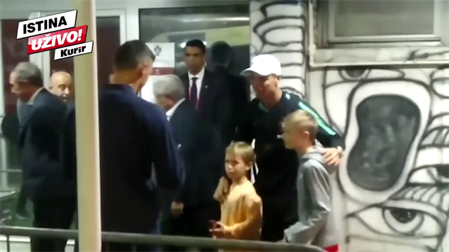 Cristiano Ronaldo, foto con i figli di Matic: il fotografo è papà Nemanja Cristiano Ronaldo, foto con i figli di Matic: il fotografo è papà Nemanja