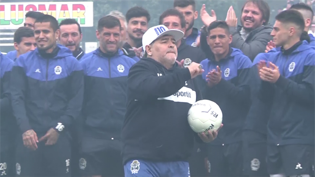 La Plata è già pazza di Maradona: accoglienza da brividi per il ritorno di Diego in Argentina La Plata è già pazza di Maradona: accoglienza da brividi per il ritorno di Diego in Argentina