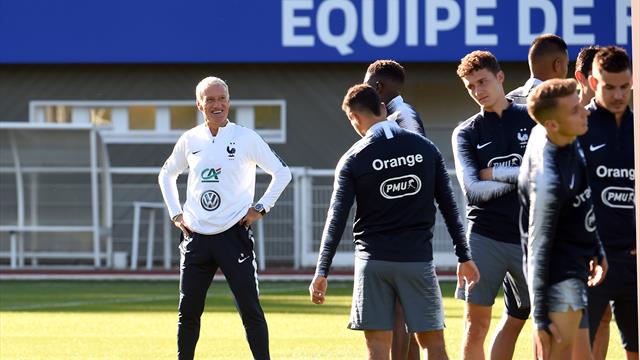 A l'entraînement avec les Bleus, Deschamps régale encore balle au pied