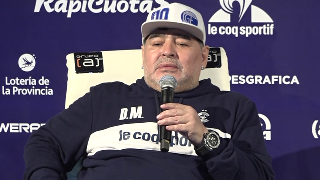 La primera en la frente: Maradona falta a su primer entrenamiento con Gimnasia
