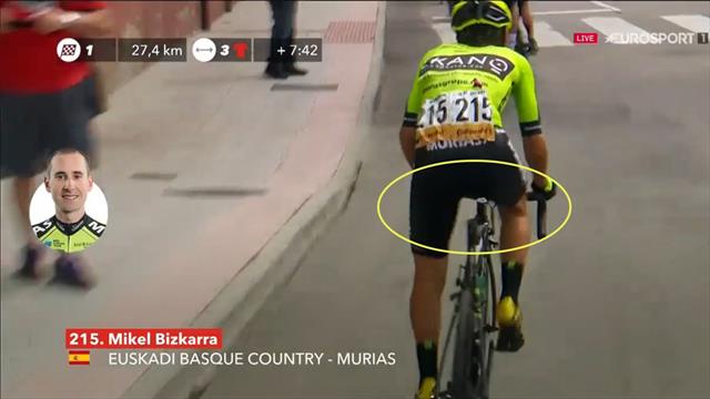 Bizkarra in fuga "alla bersagliera" come Fantozzi: la sella si è svitata per le vibrazioni Bizkarra in fuga "alla bersagliera" come Fantozzi: la sella si è svitata per le vibrazioni