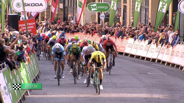 Groenewegen vince la volata della 3a tappa del Tour of Britain: ko van der Poel e Cimolai Groenewegen vince la volata della 3a tappa del Tour of Britain: ko van der Poel e Cimolai