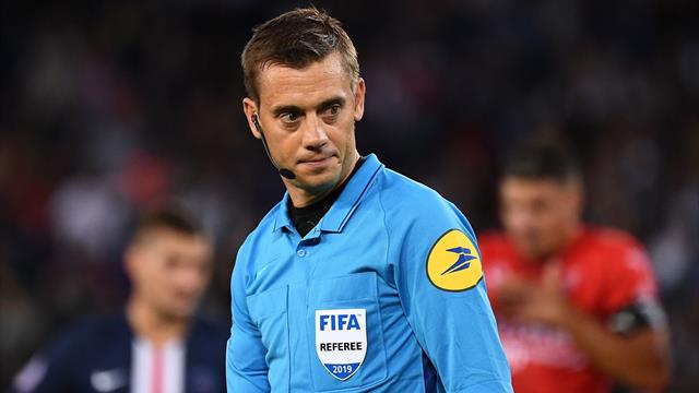 Derrien sur les mains : "On veut robotiser les arbitres" Derrien sur les mains : "On veut robotiser les arbitres"