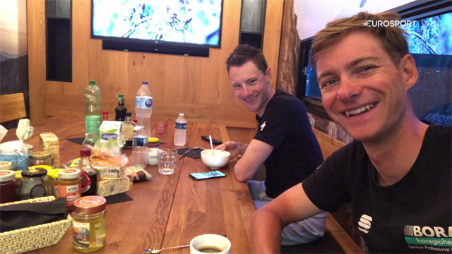 Inside Bora Stage 18 - Breakfast time! Inside Bora Stage 18 - Breakfast time!
