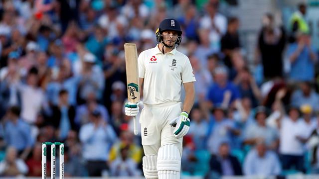 England struggle after familiar collapse against Australia