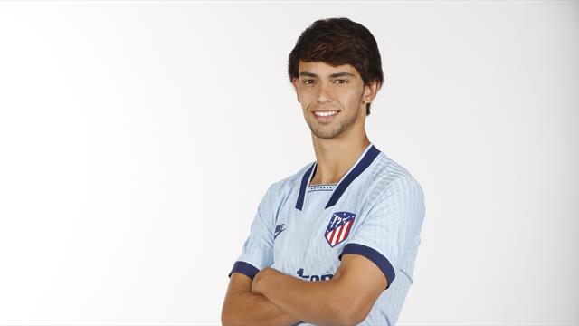 El Atlético de Madrid presenta su tercera equipación, inspirada en la década de los 90 El Atlético de Madrid presenta su tercera equipación, inspirada en la década de los 90