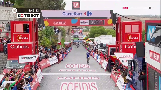 Che assolo di Cavagna! Battuto Bennett, Valverde guadagna 3'' su Roglic: rivivi il finale Che assolo di Cavagna! Battuto Bennett, Valverde guadagna 3'' su Roglic: rivivi il finale