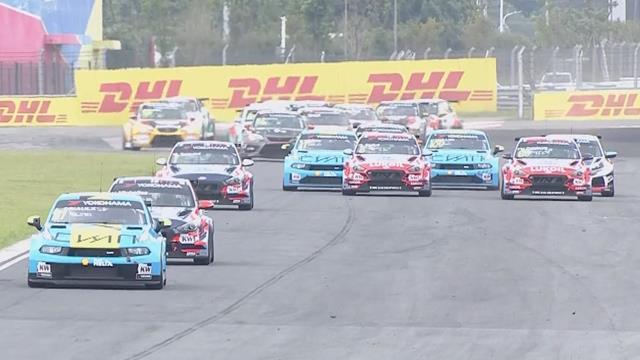 WTCR Ningbo, che disastro in gara 2: scontri e uscite di pista al primo giro WTCR Ningbo, che disastro in gara 2: scontri e uscite di pista al primo giro