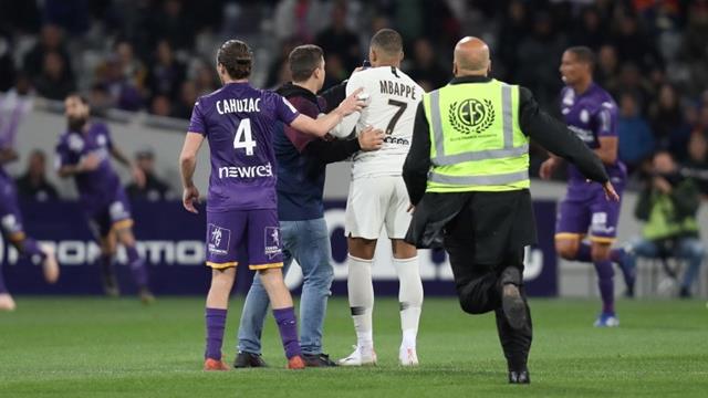 Condamné pour... un selfie avec Mbappé