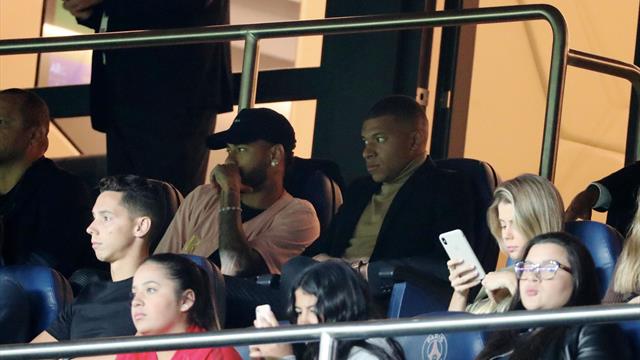 Resté en tribunes avec Mbappé, Neymar aurait "tellement aimé" participer au show