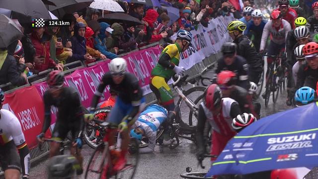 Sturz im Regen: Kostet dieser Crash Gilbert schon alle Chancen? Sturz im Regen: Kostet dieser Crash Gilbert schon alle Chancen?