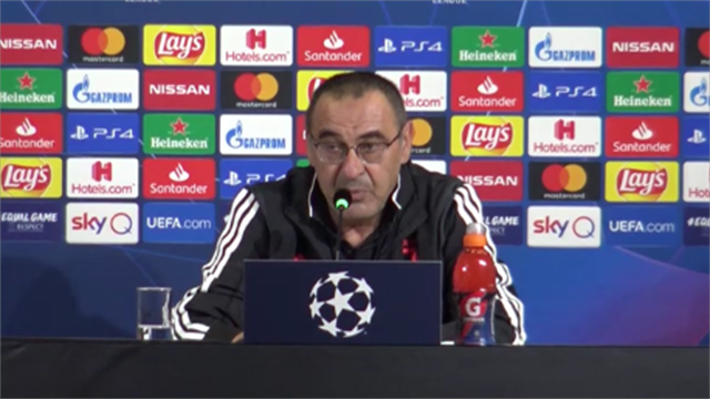 Sarri: "Quando Ronaldo ha segnato il gol 700, stava già pensando all'800: mentalità straordinaria" Sarri: "Quando Ronaldo ha segnato il gol 700, stava già pensando all'800: mentalità straordinaria"