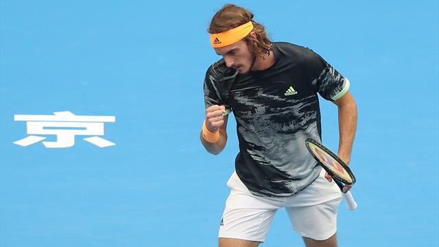 Renversant, Tsitsipas rejoint Isner en quart