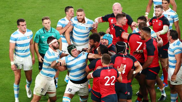 England down 14-men Argentina to reach quarter-finals