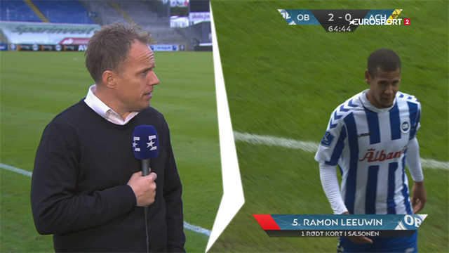 Hele stadion kunne høre det klask, det gav: Jakob Michelsen forsvarer det røde kort til Leeuwin Hele stadion kunne høre det klask, det gav: Jakob Michelsen forsvarer det røde kort til Leeuwin