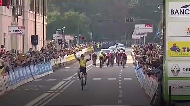 Roglic insaziabile: lo sloveno vince anche la Tre Valli Varesine Roglic insaziabile: lo sloveno vince anche la Tre Valli Varesine