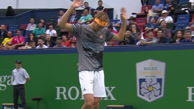 Alerte tennis pour les nuls : Zverev boise son coup droit et sa raquette atterrit dans le public Alerte tennis pour les nuls : Zverev boise son coup droit et sa raquette atterrit dans le public