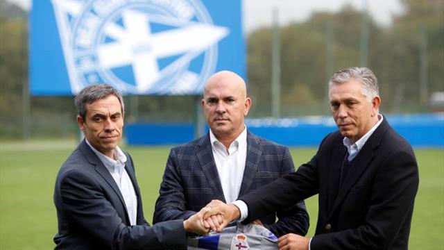 Luis César se estrena con continuas instrucciones a sus jugadores
