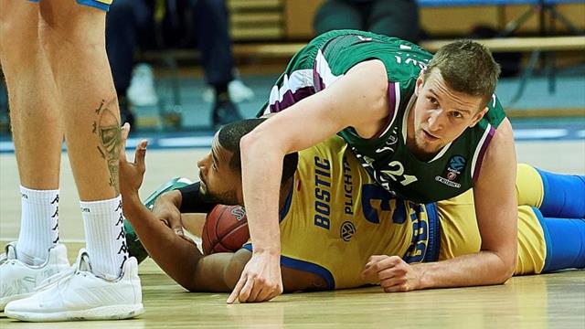 59-66. El Unicaja solventa un mal partido por la decisión de Thompson